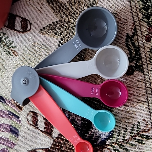 NWOT measuring cups and spoons complete sets Never used MADE BY JOIE & TRUDEAU - Picture 8 of 14